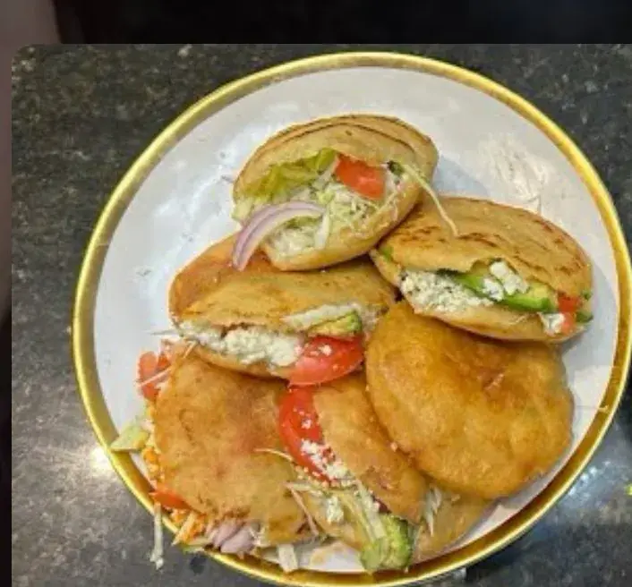 Plate of gorditas with lettuce and tomato